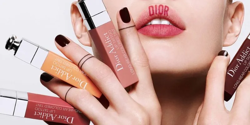 Màu son môi có thể giúp tạo sự tập trung vào đôi môi