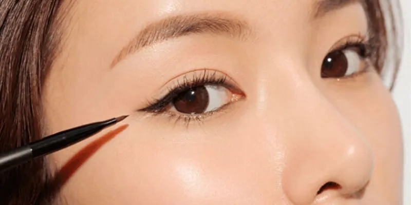 Trang điểm mắt phù hợp